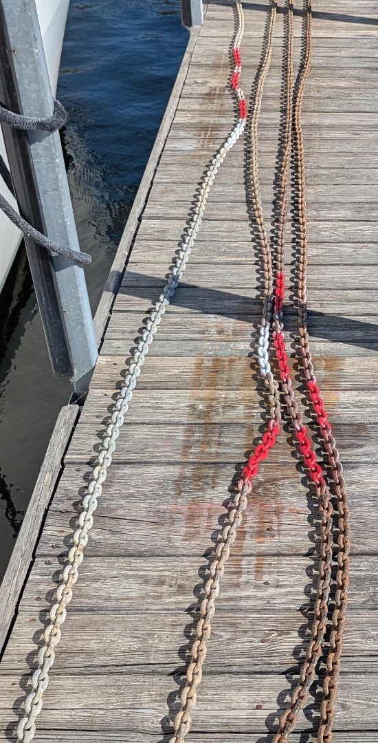 Red and white painted bands on several runs of anchor chain